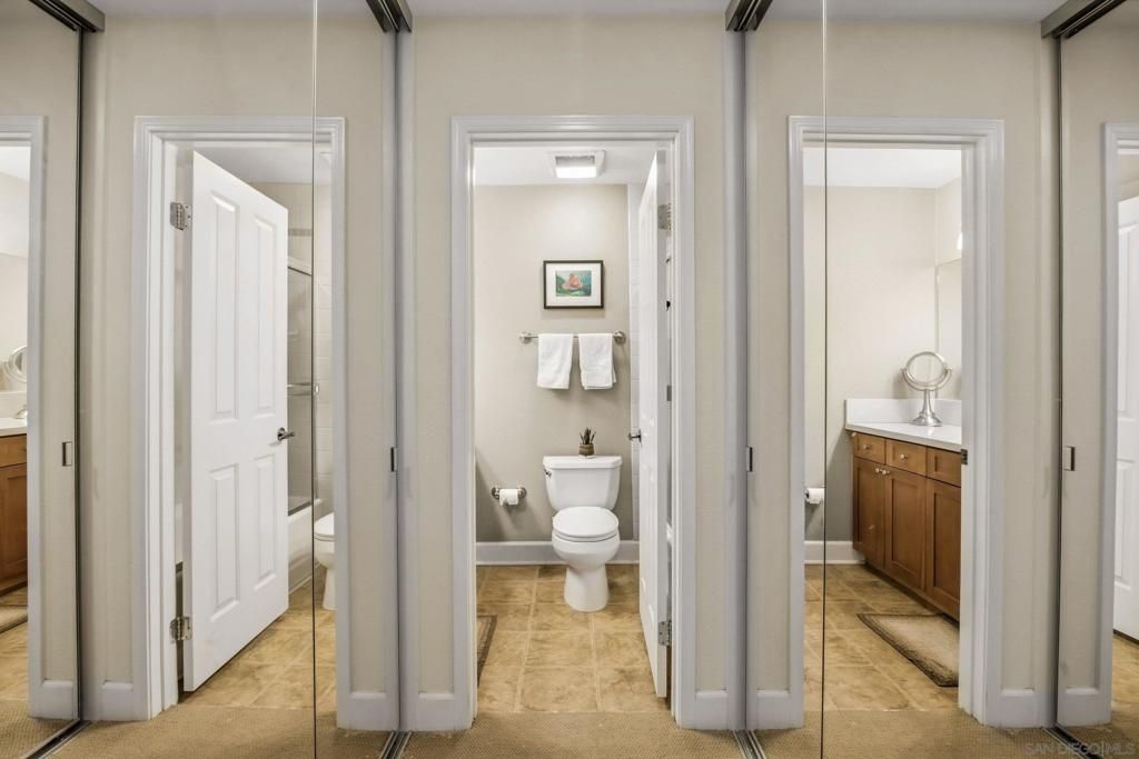 Image 12 of property listing at 8581 Villa La Jolla Dr G, La Jolla, CA 92037