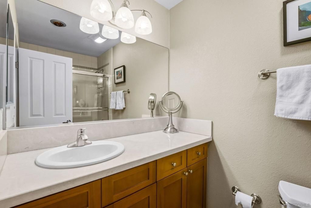 Image 13 of property listing at 8581 Villa La Jolla Dr G, La Jolla, CA 92037