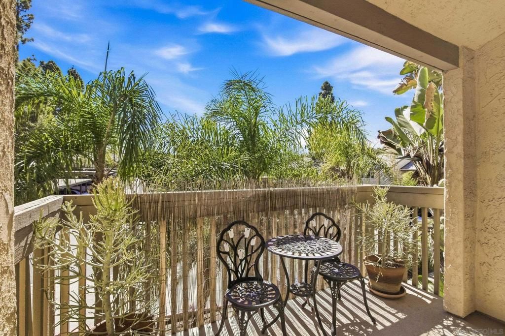 Image 16 of property listing at 8581 Villa La Jolla Dr G, La Jolla, CA 92037