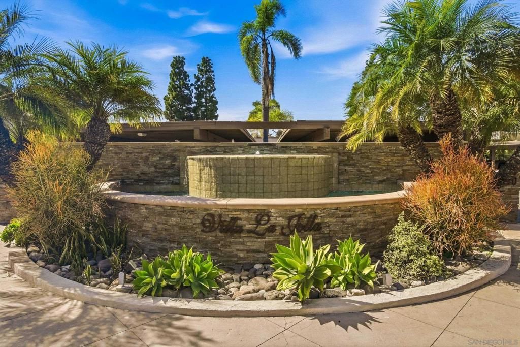 Image 17 of property listing at 8581 Villa La Jolla Dr G, La Jolla, CA 92037