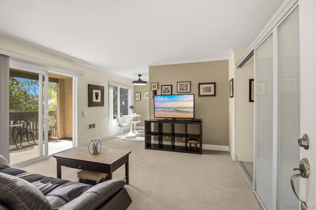 Image 2 of property listing at 8581 Villa La Jolla Dr G, La Jolla, CA 92037