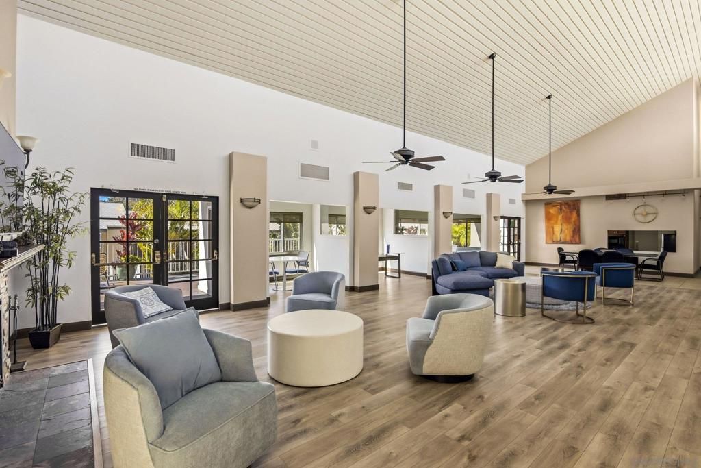 Image 21 of property listing at 8581 Villa La Jolla Dr G, La Jolla, CA 92037