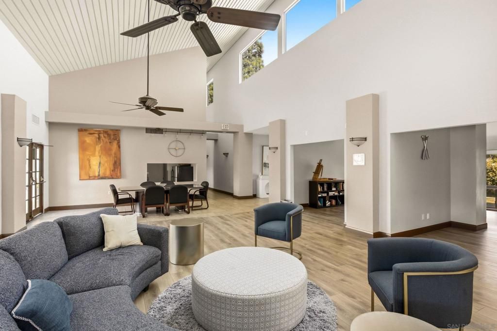 Image 22 of property listing at 8581 Villa La Jolla Dr G, La Jolla, CA 92037