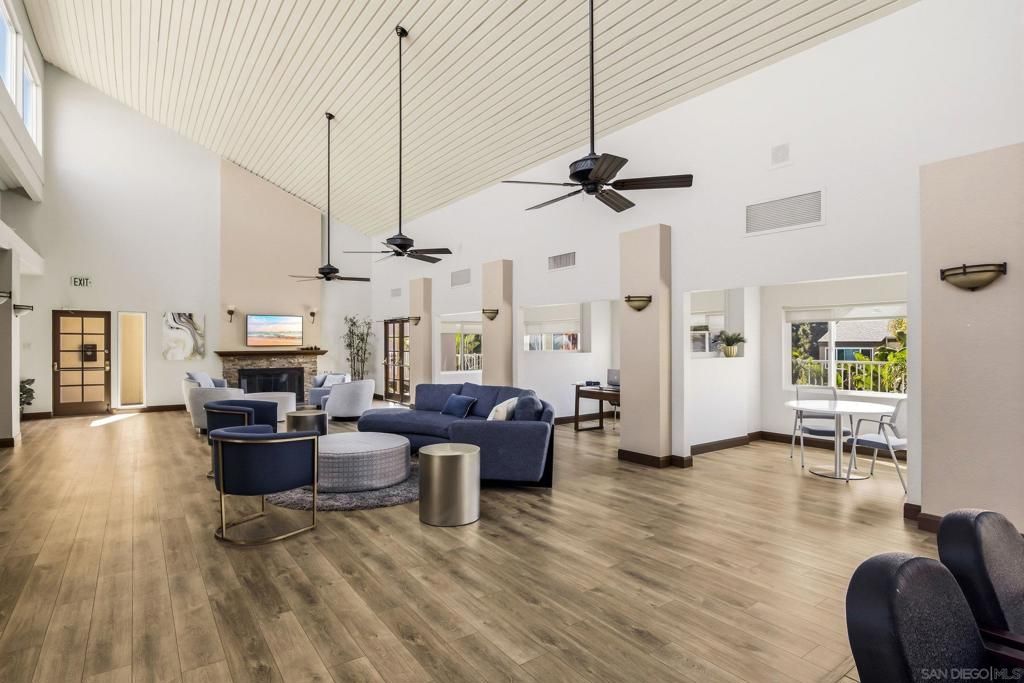 Image 23 of property listing at 8581 Villa La Jolla Dr G, La Jolla, CA 92037