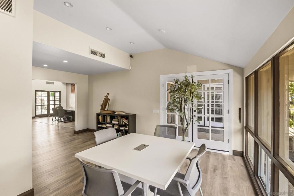 Image 24 of property listing at 8581 Villa La Jolla Dr G, La Jolla, CA 92037