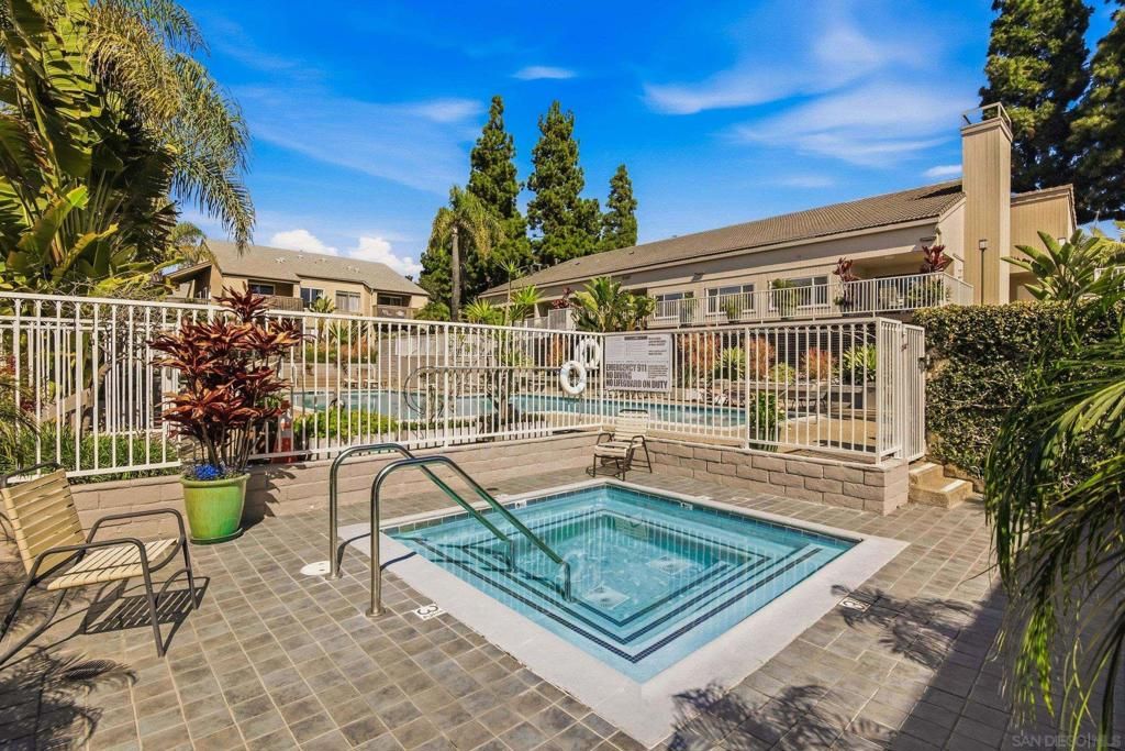 Image 26 of property listing at 8581 Villa La Jolla Dr G, La Jolla, CA 92037