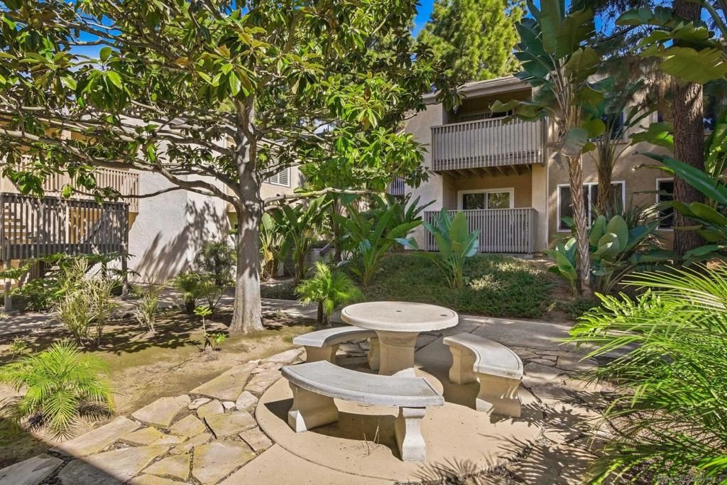 Image 27 of property listing at 8581 Villa La Jolla Dr G, La Jolla, CA 92037