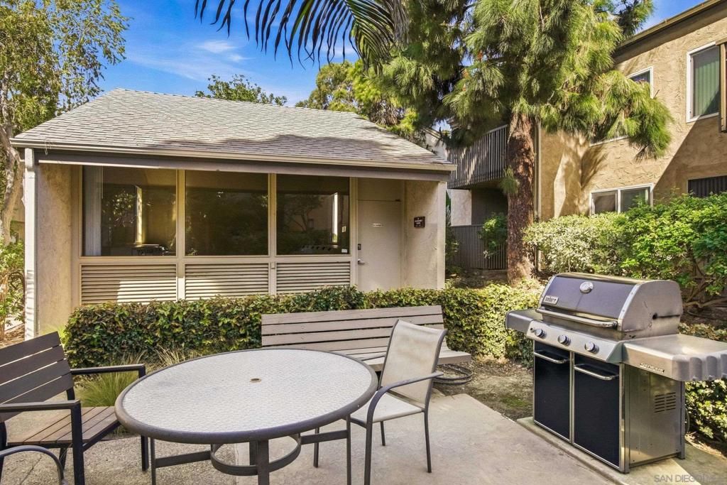 Image 28 of property listing at 8581 Villa La Jolla Dr G, La Jolla, CA 92037