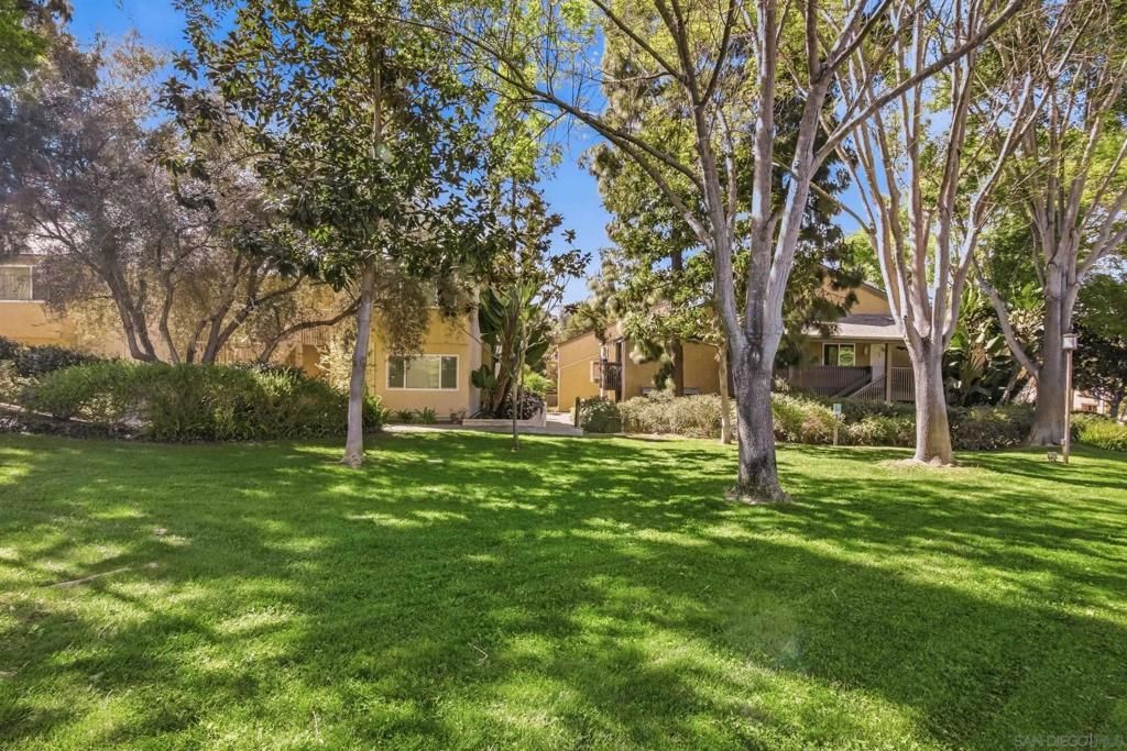 Image 29 of property listing at 8581 Villa La Jolla Dr G, La Jolla, CA 92037