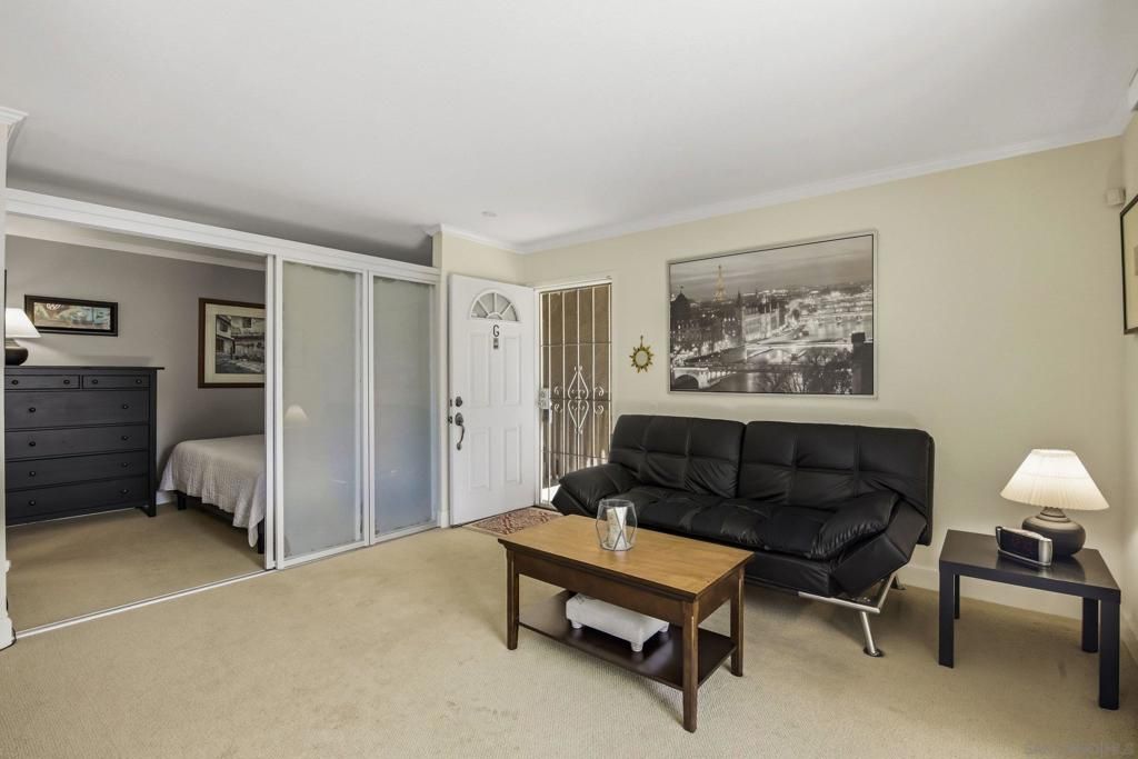 Image 5 of property listing at 8581 Villa La Jolla Dr G, La Jolla, CA 92037