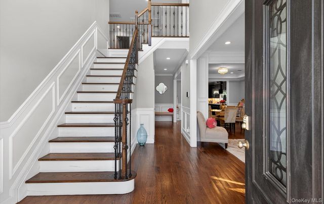 805 Pine Place, Bellmore, NY 11710