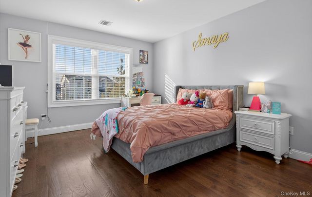 805 Pine Place, Bellmore, NY 11710