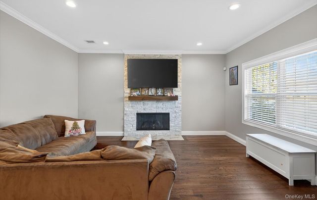 805 Pine Place, Bellmore, NY 11710