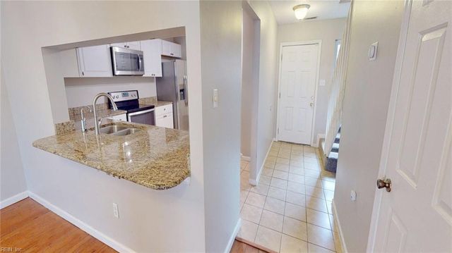 313 Woods Edge CT, Virginia Beach, VA 23462