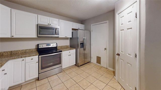 313 Woods Edge CT, Virginia Beach, VA 23462