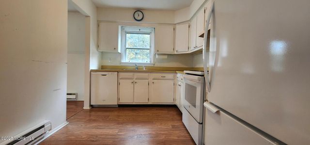 77 Brakenbury Drive, Toms River, NJ 08757