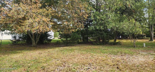 77 Brakenbury Drive, Toms River, NJ 08757