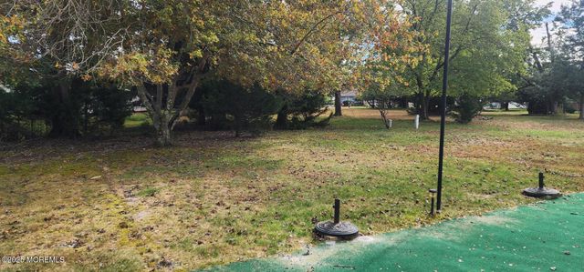 77 Brakenbury Drive, Toms River, NJ 08757