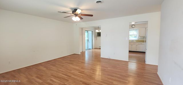 77 Brakenbury Drive, Toms River, NJ 08757