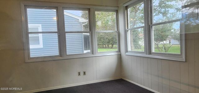 77 Brakenbury Drive, Toms River, NJ 08757