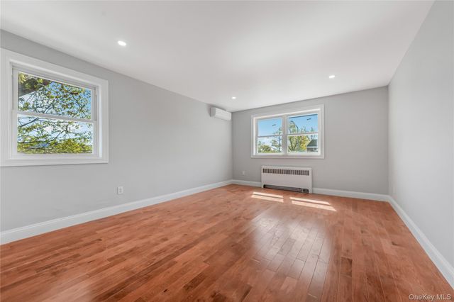 8459 Goldington Court, Middle Village, NY 11379