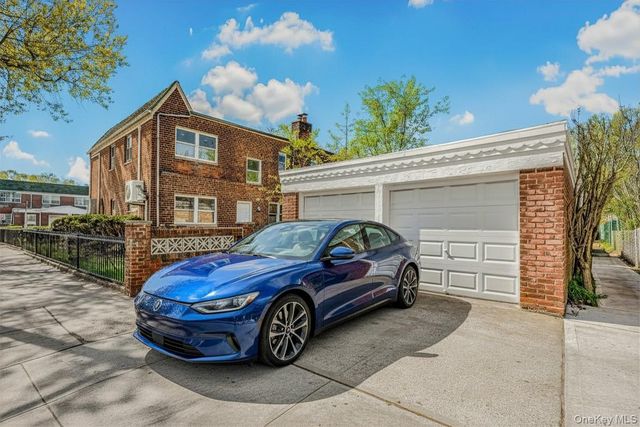 8459 Goldington Court, Middle Village, NY 11379
