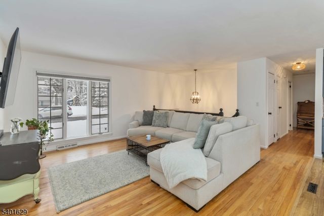 23 Hancock Dr, West Milford Twp., NJ 07480