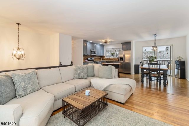 23 Hancock Dr, West Milford Twp., NJ 07480