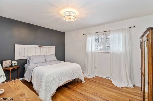 23 Hancock Dr, West Milford Twp., NJ 07480