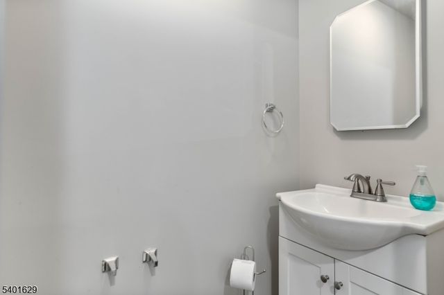 23 Hancock Dr, West Milford Twp., NJ 07480