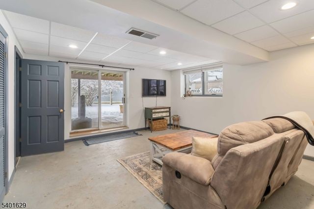 23 Hancock Dr, West Milford Twp., NJ 07480