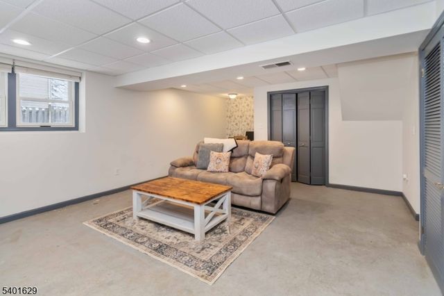 23 Hancock Dr, West Milford Twp., NJ 07480