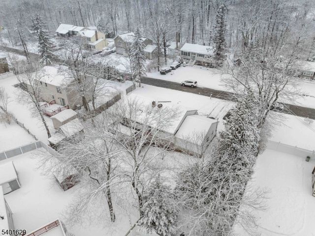 23 Hancock Dr, West Milford Twp., NJ 07480