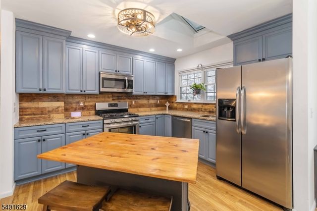 23 Hancock Dr, West Milford Twp., NJ 07480