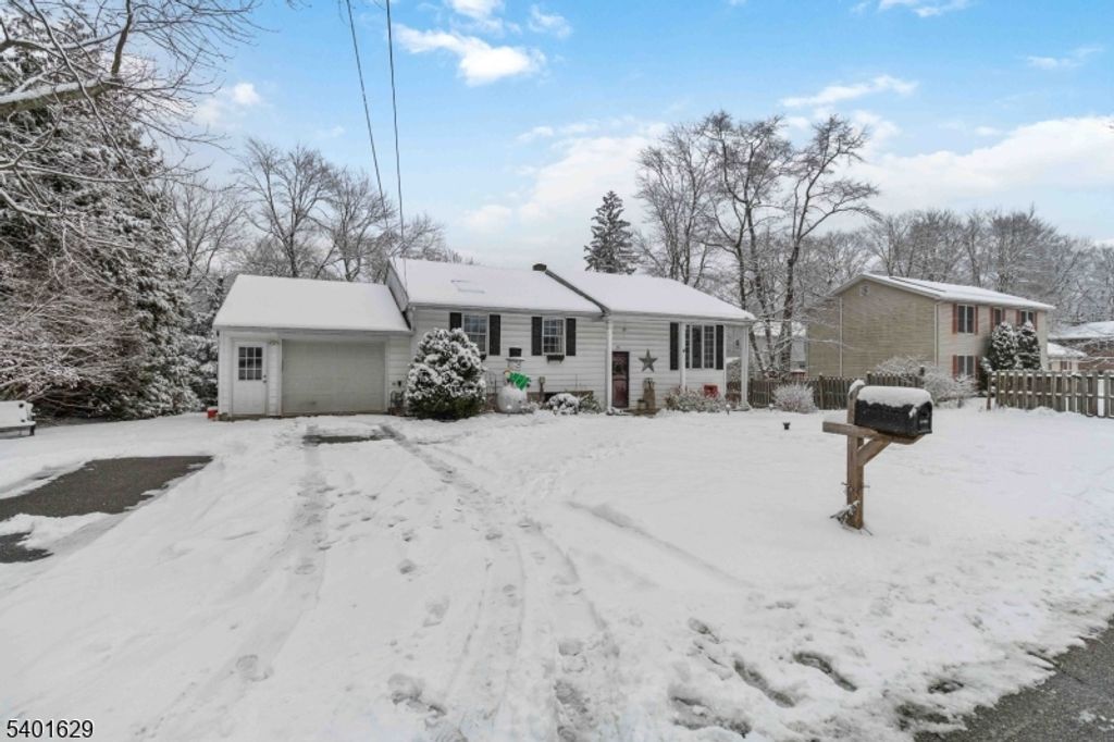 23 Hancock Dr, West Milford Twp., NJ 07480