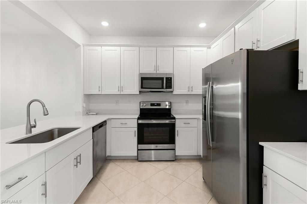 2878 Blossom WAY, NAPLES, FL 34120 — photo 2