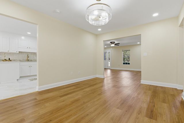 956 Saint Matthews Road, Saint Matthews, SC 29135