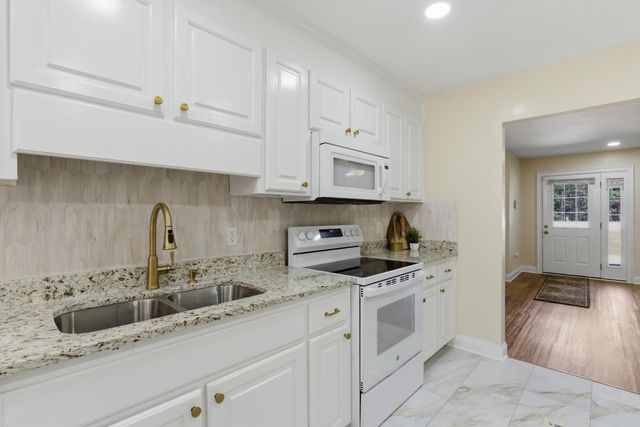 956 Saint Matthews Road, Saint Matthews, SC 29135