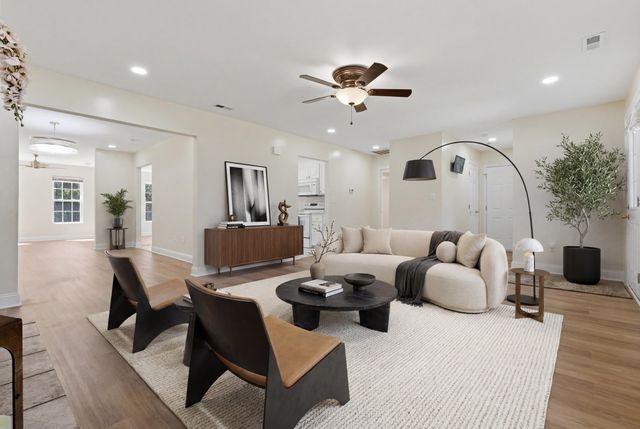 956 Saint Matthews Road, Saint Matthews, SC 29135