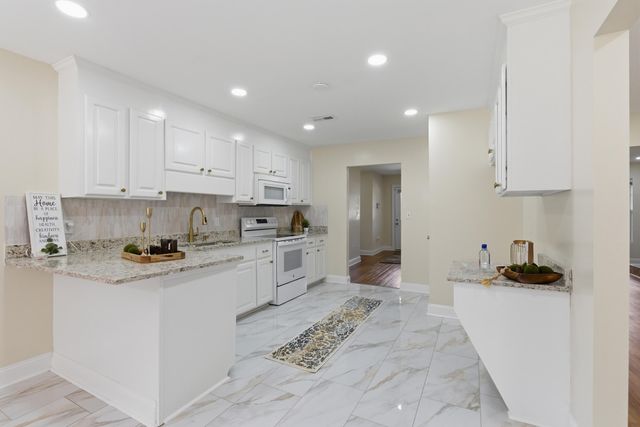 956 Saint Matthews Road, Saint Matthews, SC 29135