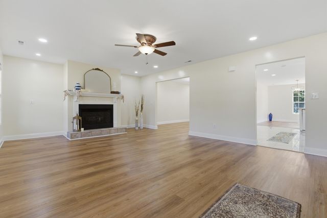 956 Saint Matthews Road, Saint Matthews, SC 29135