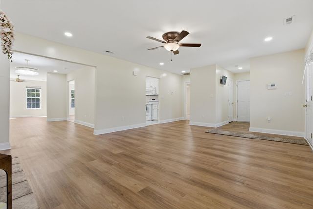 956 Saint Matthews Road, Saint Matthews, SC 29135