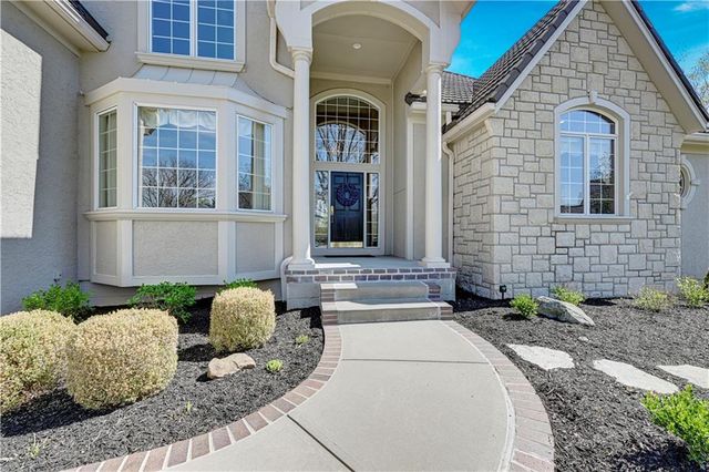 10853 S Cedar Niles Circle, Olathe, KS 66061