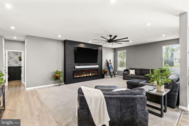 9305 SPRING HILL LN, Fredericksburg, VA 22408