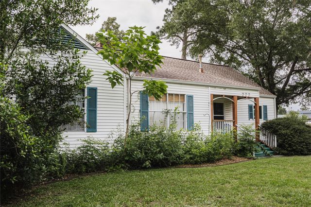 777 Sue Barnett Drive, Houston, TX 77018