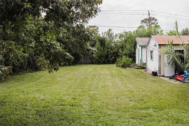 777 Sue Barnett Drive, Houston, TX 77018