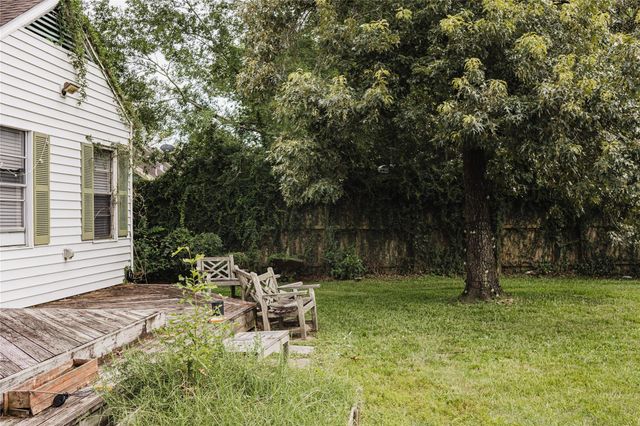 777 Sue Barnett Drive, Houston, TX 77018