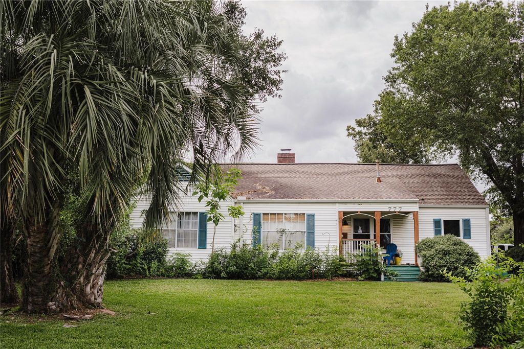 777 Sue Barnett Drive, Houston, TX 77018