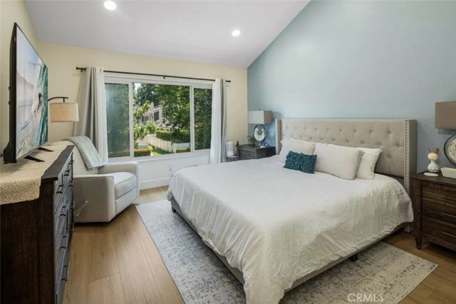 20 Marigold 15, Irvine, CA 92614