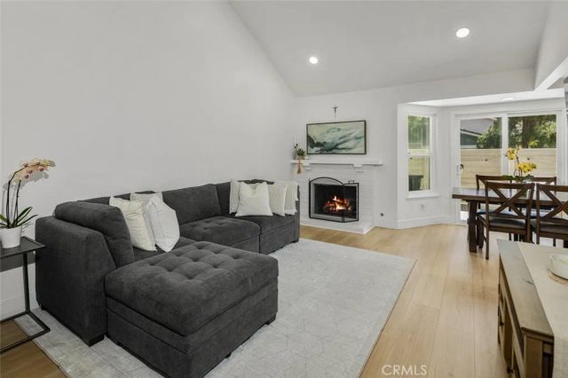 20 Marigold 15, Irvine, CA 92614